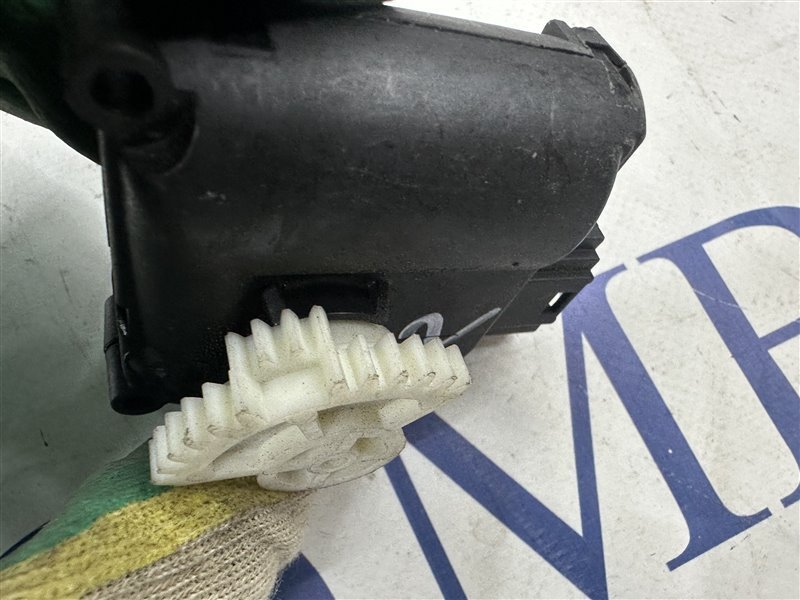 Сервопривод заслонок печки A6 2005 C6 BDW Сервопривод заслонок печки A6 2005 C6 BDW