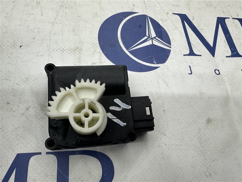 Сервопривод заслонок печки A6 2005 C6 BDW
