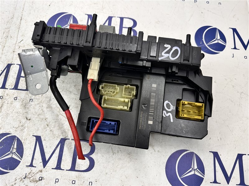 Запчасть блок sam задний Mercedes-Benz C-Class W204 2008 W204 271.950 A2045458801 контрактная Блок SAM задний Mercedes-Benz C-Class W204 2008 W204 271.950 A2045458801 контрактная