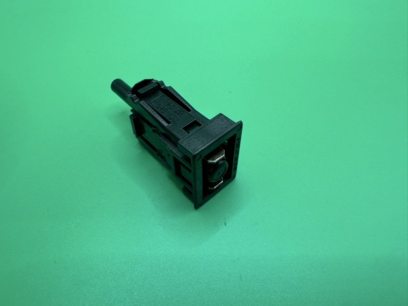 Концевик стояночного тормоза M-Class W164 2006 W164 272.967