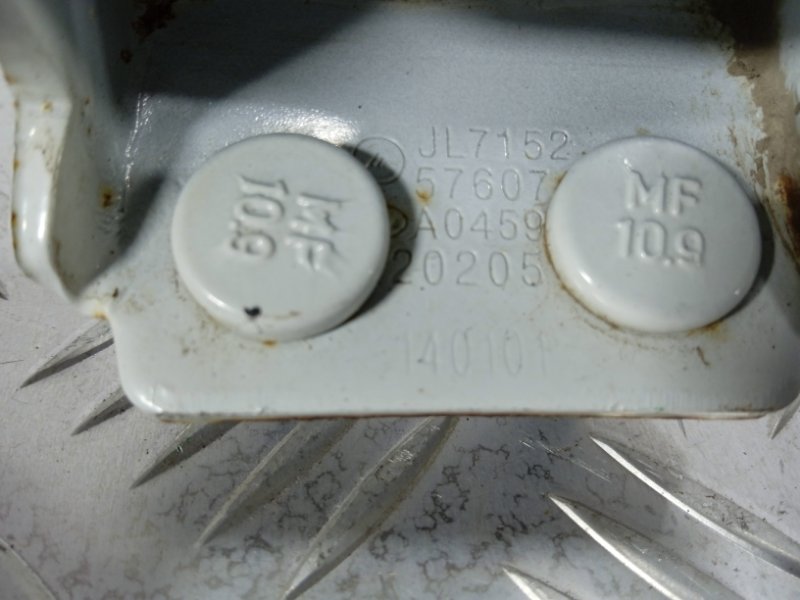 Петля двери задняя левая GC6 2013 1.5 MR479QN Петля двери задняя левая GC6 2013 1.5 MR479QN