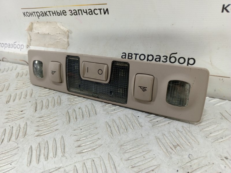 Плафон подсветки салона задний Audi A6 C5 2.4 AGA Плафон подсветки салона задний Audi A6 C5 2.4 AGA