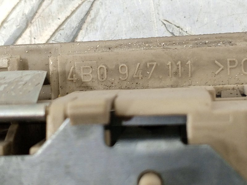 Плафон подсветки салона задний A6 1998 C5 2.4 AGA Плафон подсветки салона задний A6 1998 C5 2.4 AGA