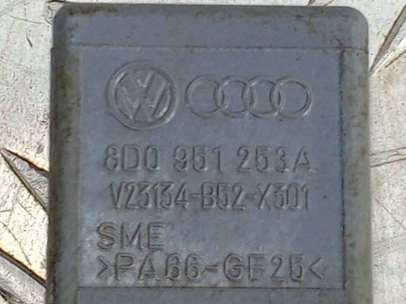 Реле Passat 1999 B5 2.3 AGZ