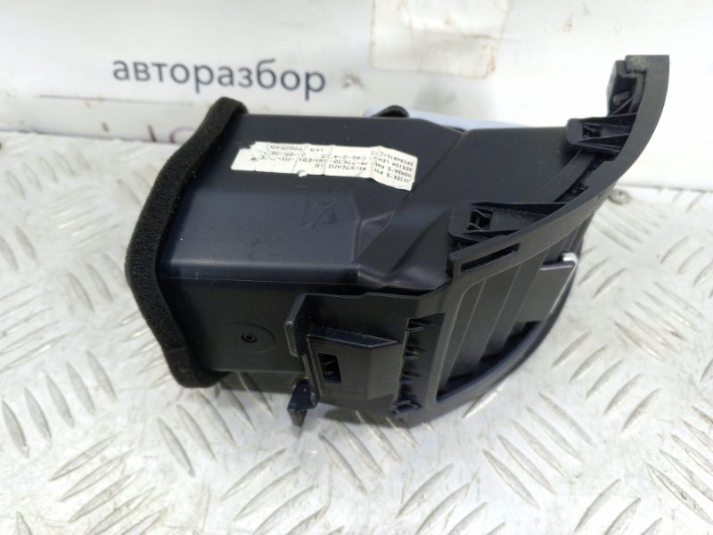 Дефлектор воздуховода передний левый CR-V 2009 3 2 Дефлектор воздуховода передний левый CR-V 2009 3 2