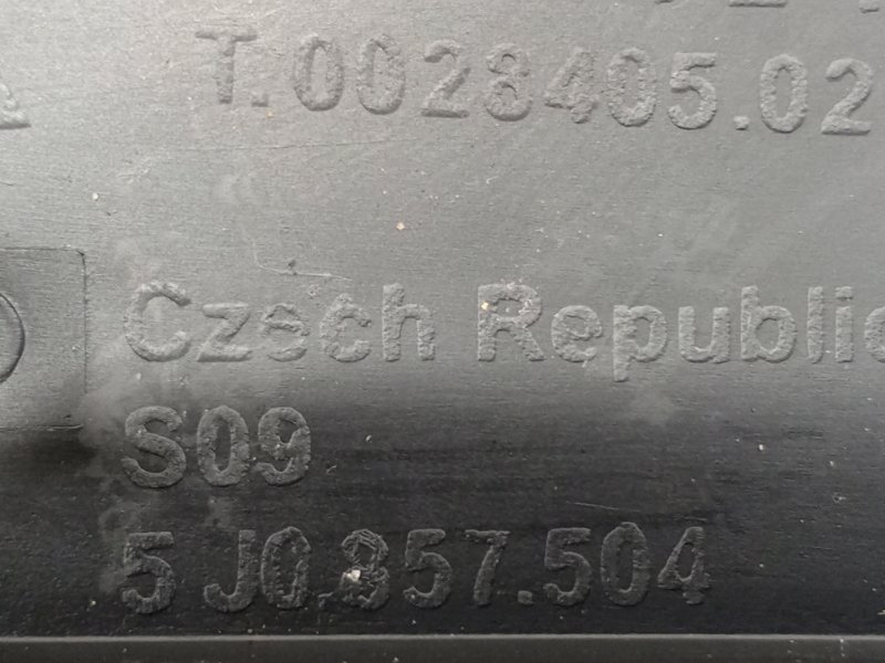 Накладка торпедо передняя правая Fabia 2009 1.2 CGP Накладка торпедо передняя правая Fabia 2009 1.2 CGP