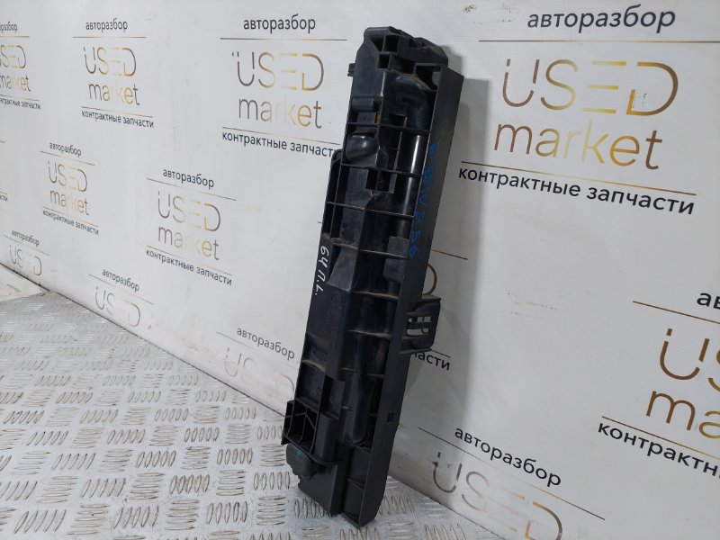 Кронштейн решетки радиатора передний левый 3 2007 E90 2.5 N52B25AE Кронштейн решетки радиатора передний левый 3 2007 E90 2.5 N52B25AE