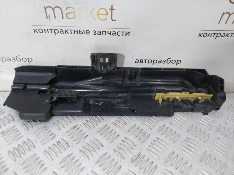 Кронштейн решетки радиатора передний левый 3 2007 E90 2.5 N52B25AE Кронштейн решетки радиатора передний левый 3 2007 E90 2.5 N52B25AE