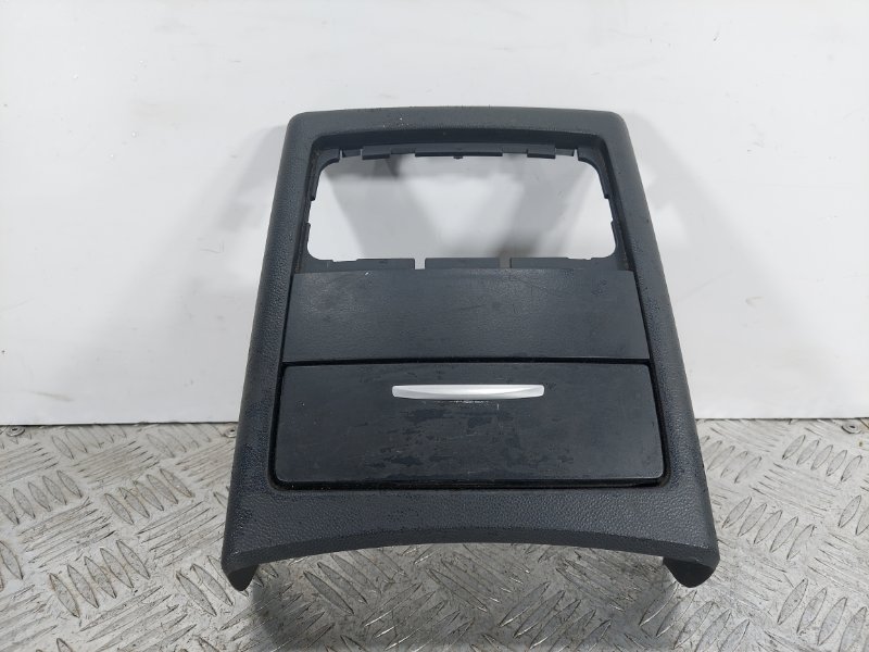 Запчасть пепельница BMW 3 2007 E90 2.5 N52B25AE 511658450713 контрактная Пепельница BMW 3 2007 E90 2.5 N52B25AE 511658450713 контрактная