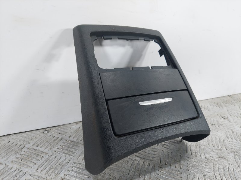 Пепельница 3 2007 E90 2.5 N52B25AE Пепельница 3 2007 E90 2.5 N52B25AE