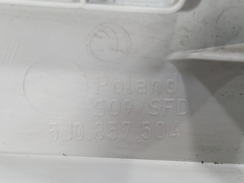 Накладка торпедо передняя правая Roomster 2007 1.4 BXW