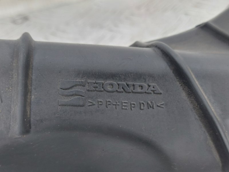 Патрубок воздушного фильтра Civic 2007 5D 1.8 R18A2 Патрубок воздушного фильтра Civic 2007 5D 1.8 R18A2