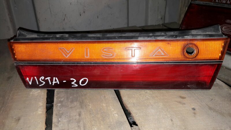 Стоп вставка багажника Toyota Vista SV30 3SFE 1993 задний