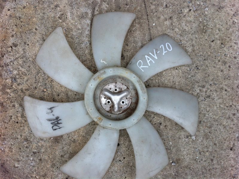 Крыльчатка моторчика радиатора Toyota Rav4 20