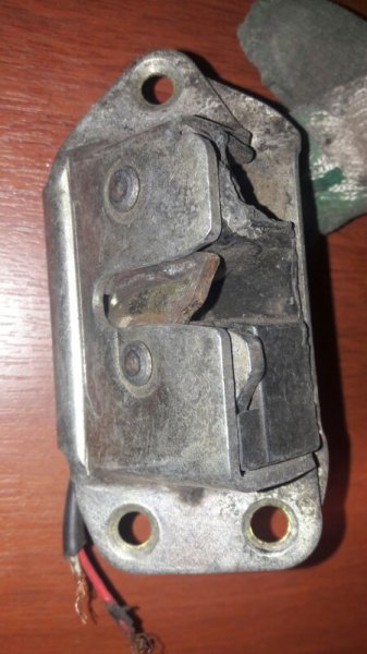Замок крышки багажника Toyota Caldina ST190 ST196 1996