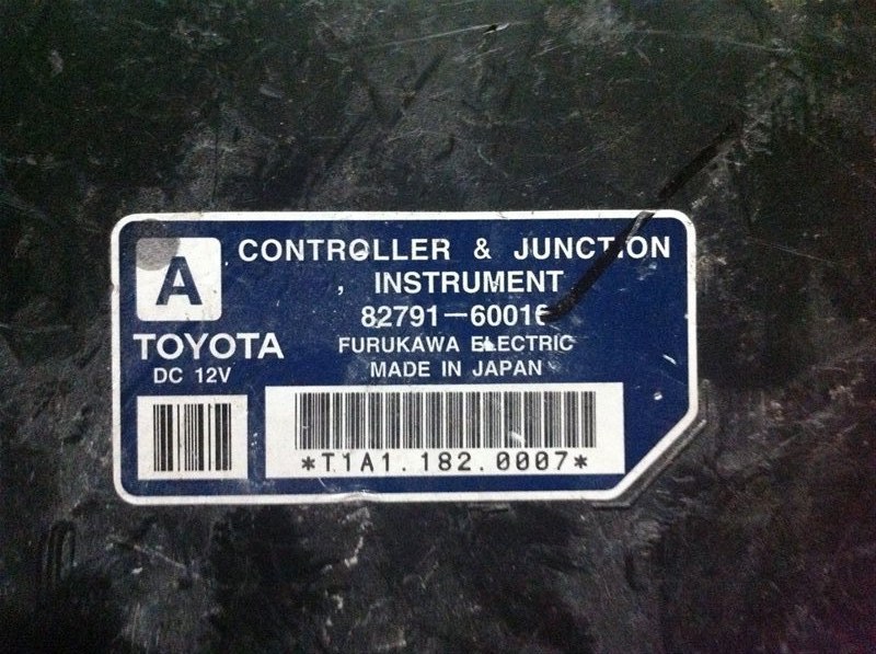 Блок управления Toyota Land Cruiser 100
