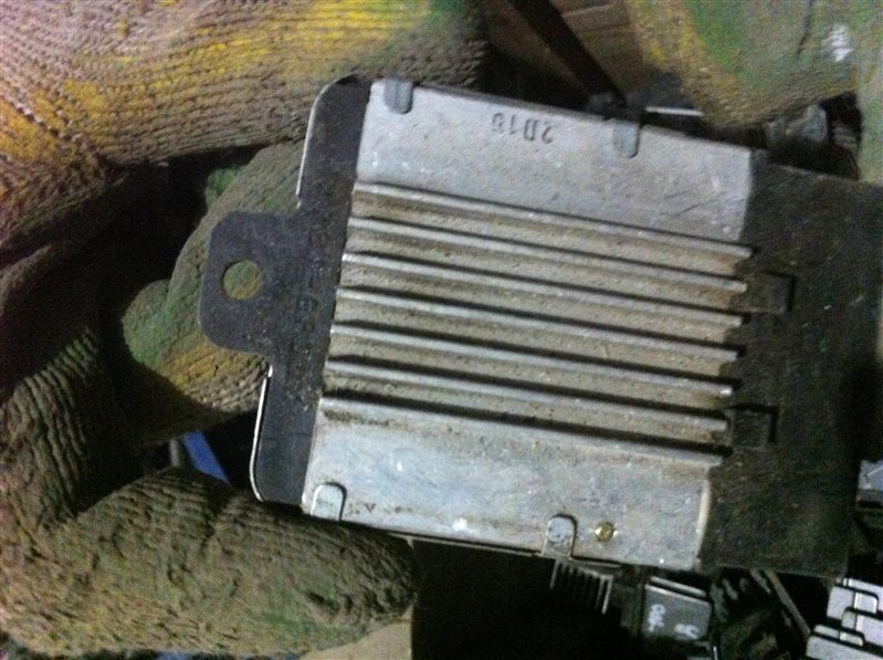 Резистор реостат отопителя печки Mitsubishi Pajero 75 2005