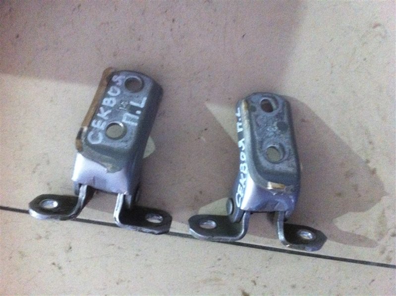 Петли на дверь ( крепление двери) Toyota Sequoia UCK45 2UZ FE 2005 передние левые