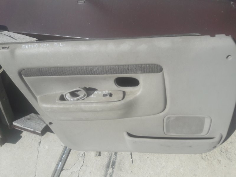 Обшивка двери Mazda Demio DW3W B3 1999