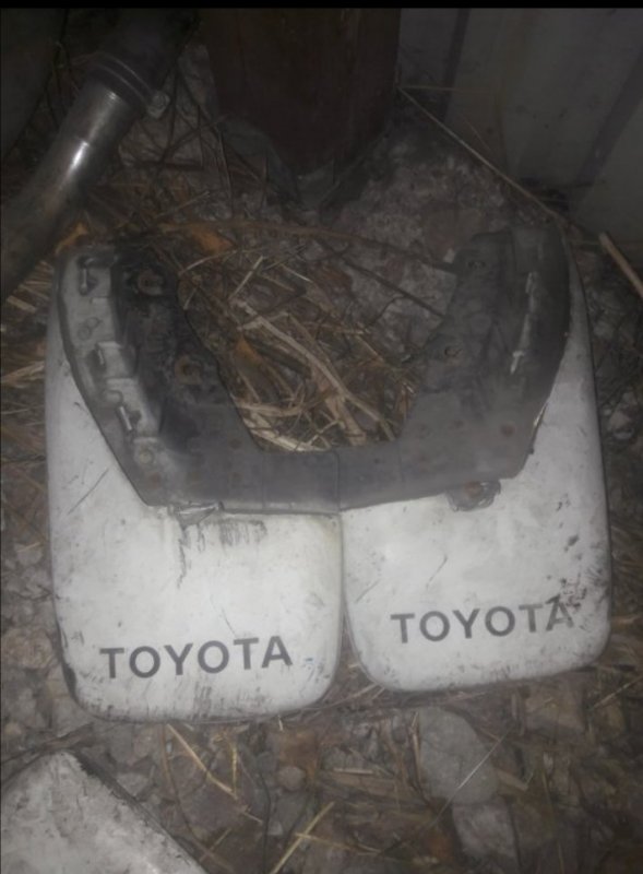 Брызговик Toyota Sprinter AE90 AE91 AE95 5AFE 1991 задний