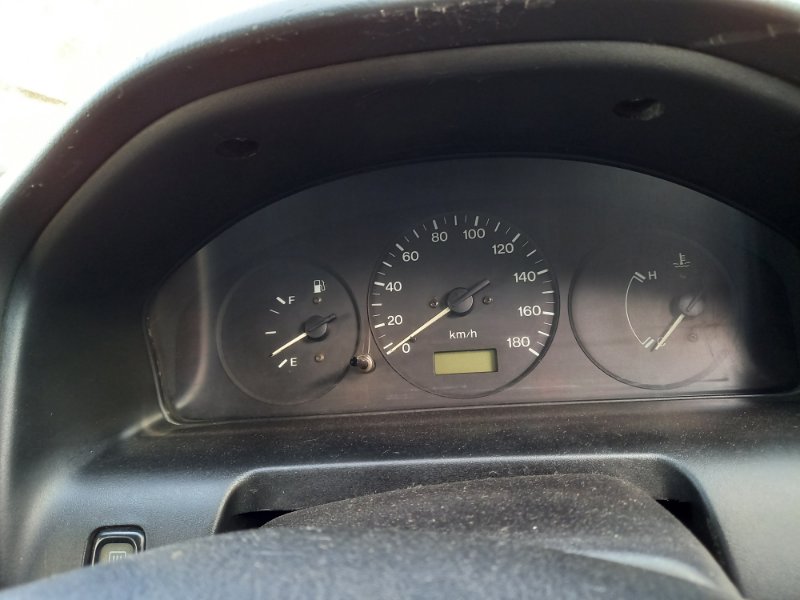 Щиток панель приборов Mazda Familia BHA3S B3ME 1997