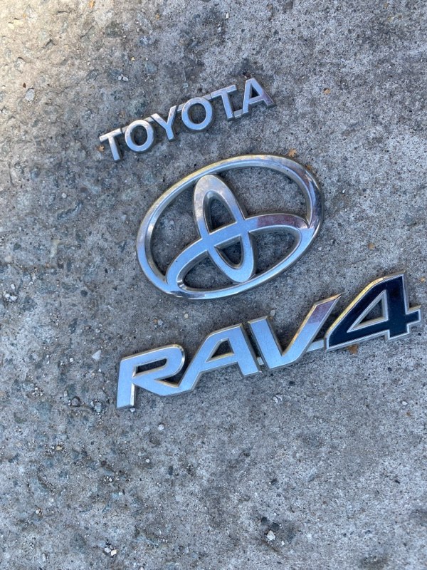 Эмблема Toyota Rav4 ACA30 задняя