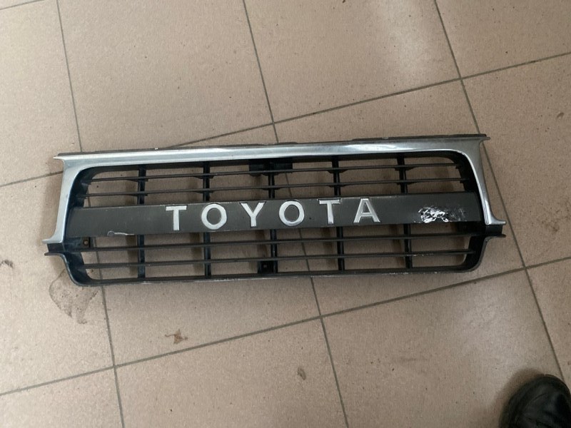 Решетка радиатора Toyota Land Cruiser HDJ81, HDJ80