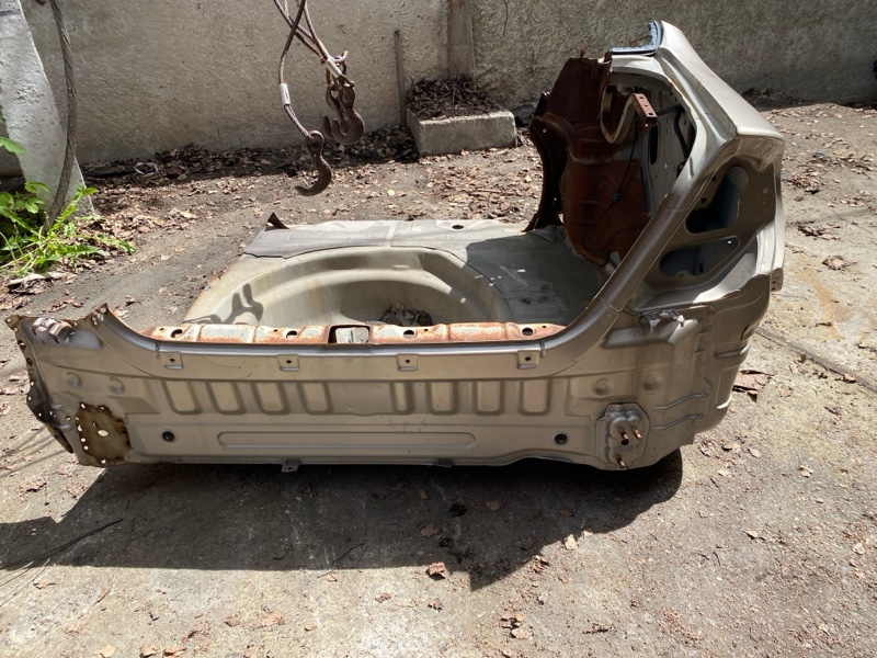 Полка багажника (задняя панель) Toyota Camry ACV30 (б/у)