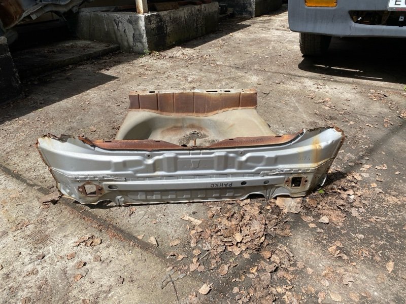 Полка багажника (задняя панель) Toyota COROLLA Runx Allex NZE121 NZE122 ZZE121 ZZE122 2002 задняя (б/у)