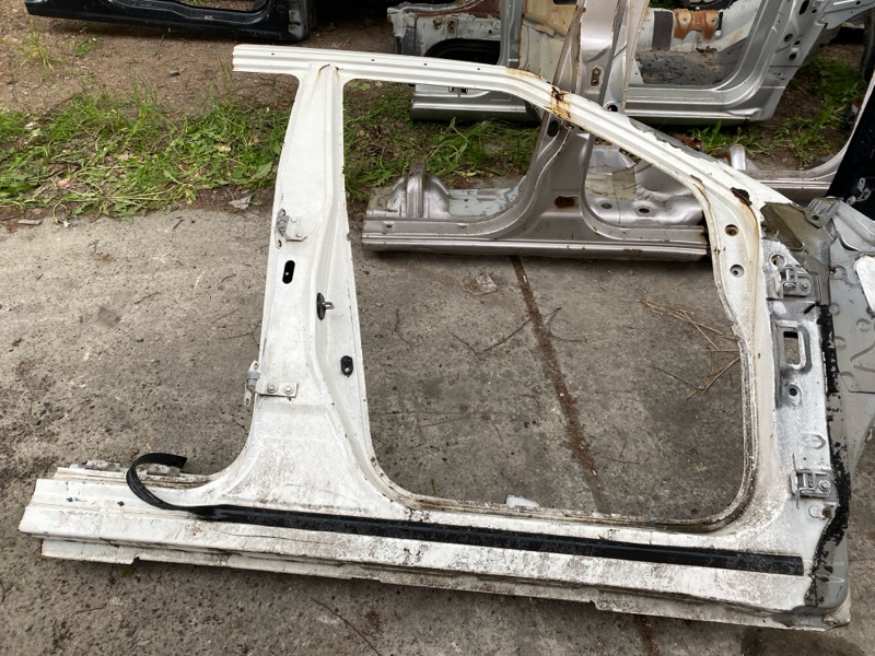 Порог кузовной Infiniti QX56 Z62 2008 правый (б/у)