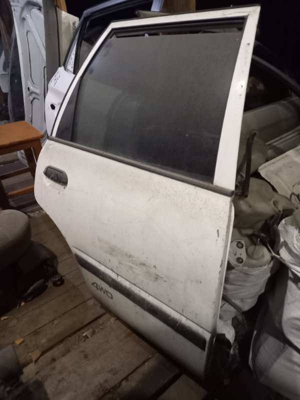 Дверь Nissan AD / Wingroad Y10 GA15 1998 задняя правая (б/у)