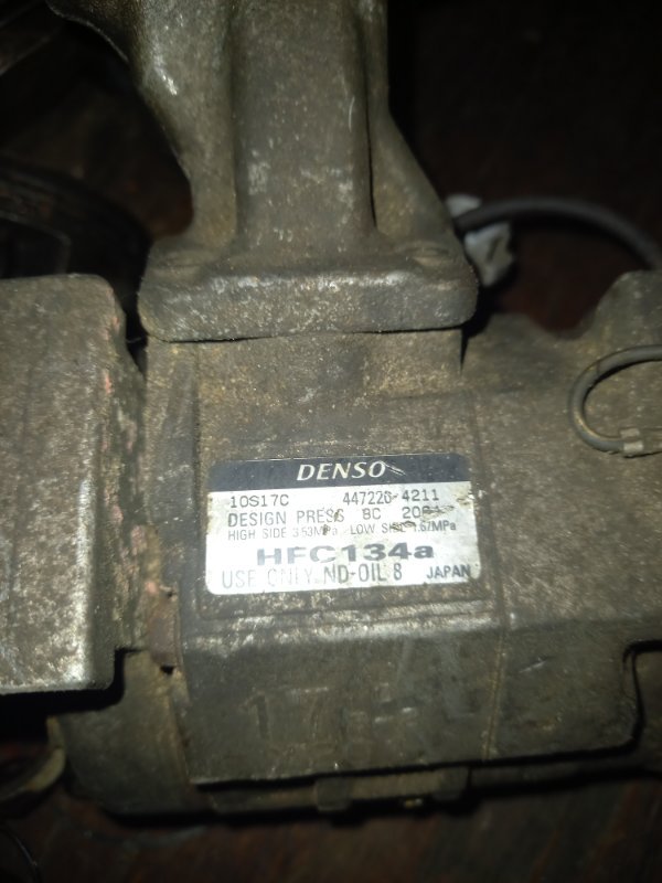 Компрессор кондиционера Toyota Ipsum ACM21 2AZFE 2001 (б/у)