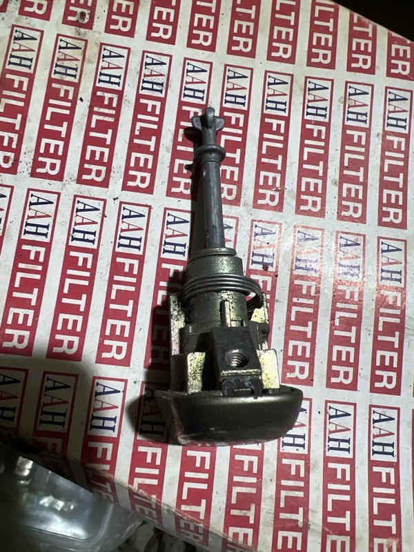 Личинка двери передняя GX470 UZJ120 Личинка двери передняя GX470 UZJ120