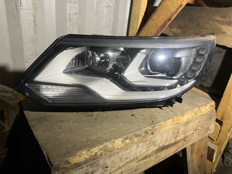 Запчасть фара левая Volkswagen Tiguan 5N1 Б/У Фара левая Volkswagen Tiguan 5N1 Б/У