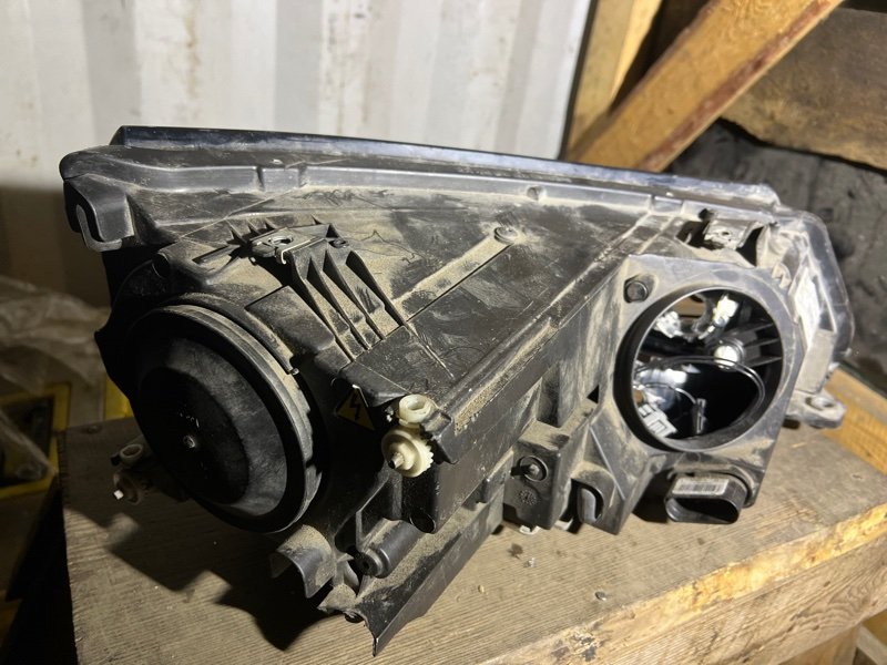 Фара левая Tiguan 5N1 Фара левая Tiguan 5N1