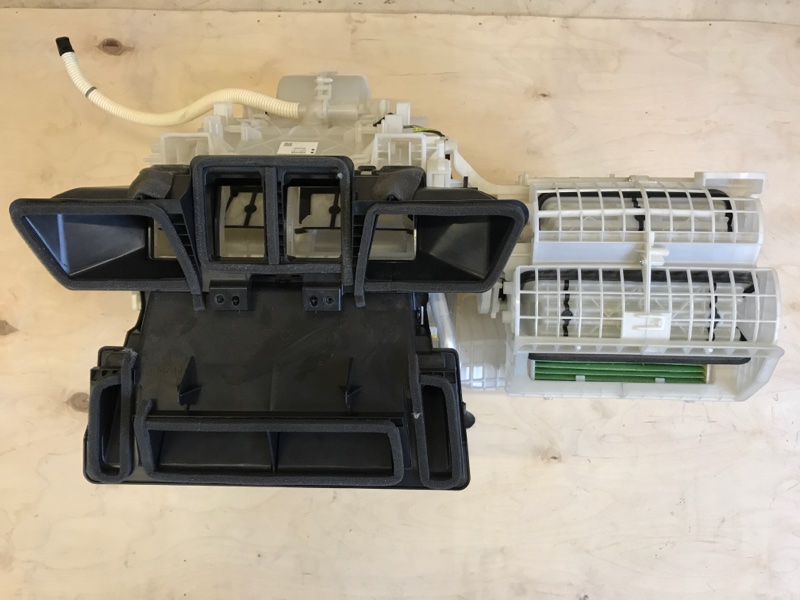 Печка Toyota Prius ZVW51 2ZR-FXE Печка Toyota Prius ZVW51 2ZR-FXE