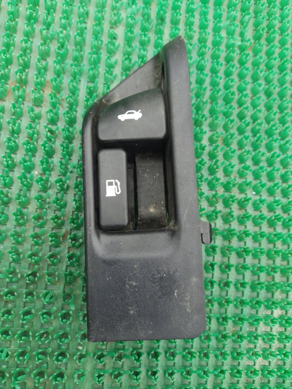 Кнопка открывания багажника Toyota Camry AVV50 2ARFXE 2500CC 16-VALVE DOHC EFI 2011