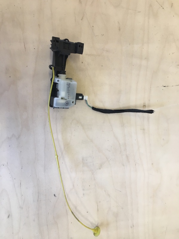 Замок лючка топливного бака Mercedes Benz Ml 500 W164.175 113.964 2005