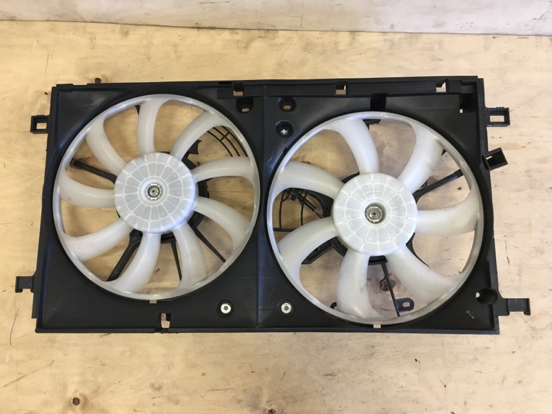 Вентилятор охлаждения Toyota Prius ZVW55 2ZR-1NM-1MM 2019