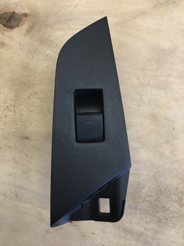 Кнопка стеклоподъемника Toyota Prius ZVW55 2ZR-1NM-1MM 2019 задняя правая