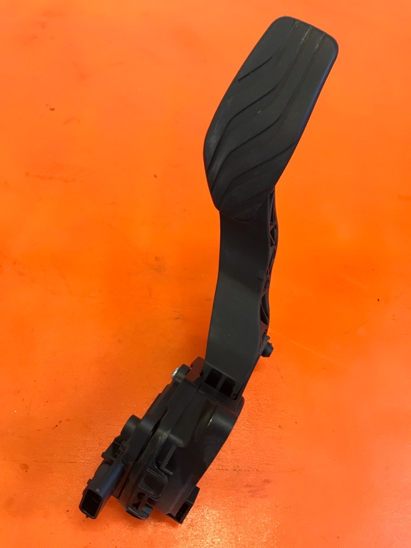 Педаль газа Nissan X-Trail HNT32 MR20