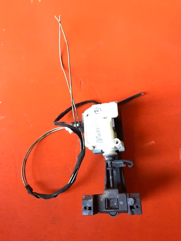 Замок лючка топливного бака Mercedes Benz Ml 500 W164.175 113.964 2005