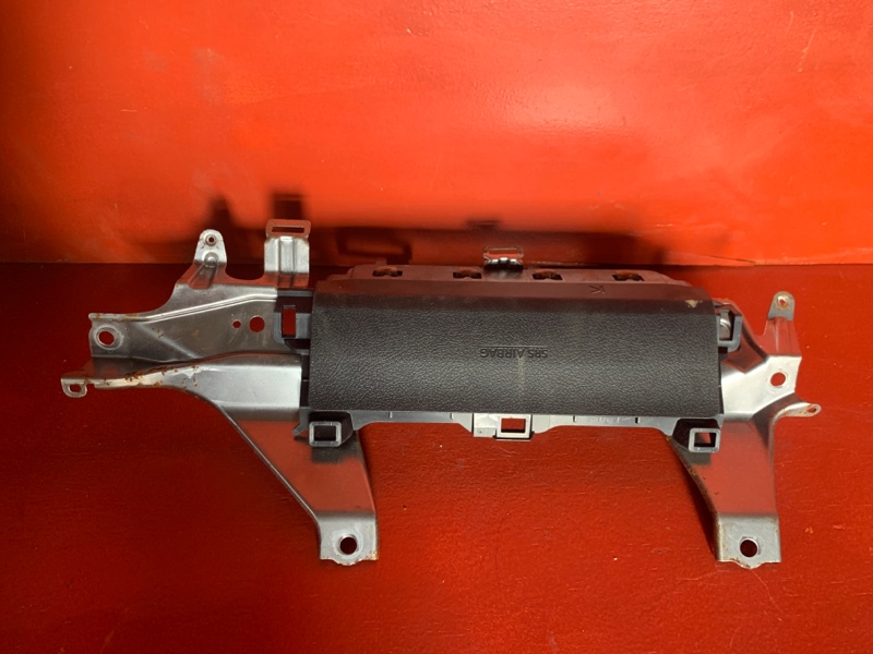 Подушка безопасности для колен Toyota Crown AWS210 2AR-FSE 2014