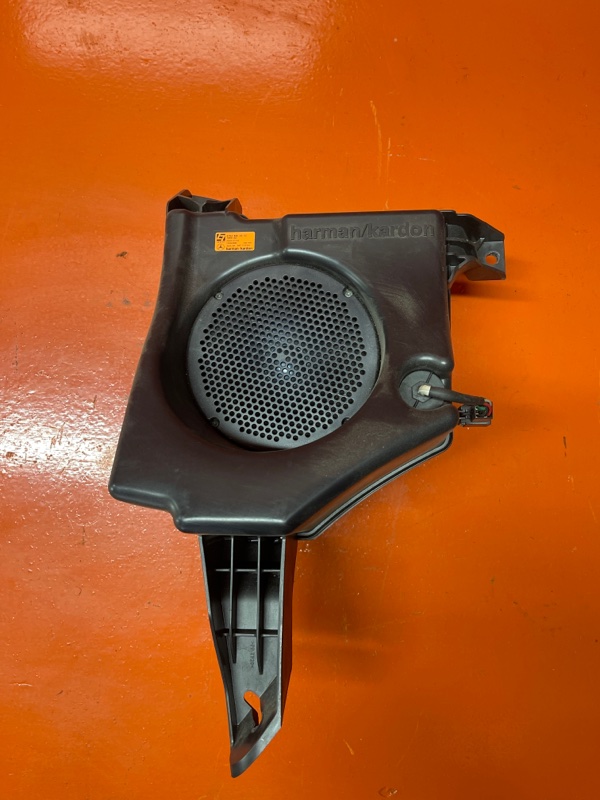 Сабвуфер Mercedes Benz Ml 500 W164 113.964 2005