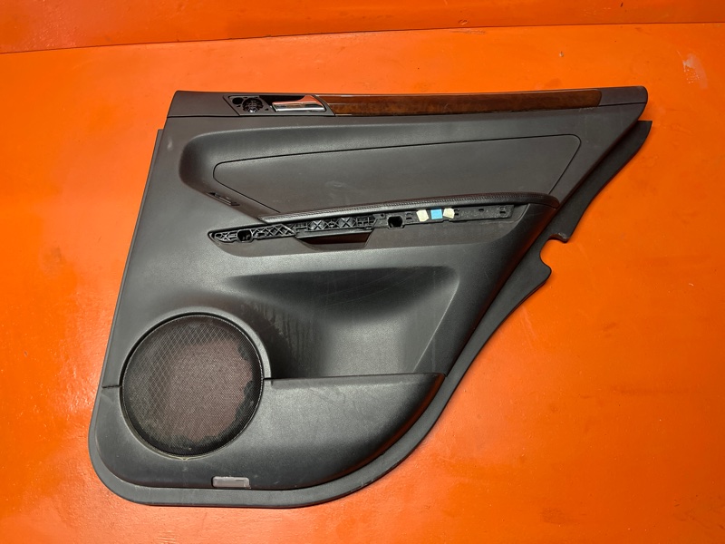 Обшивка двери Mercedes Benz Ml 500 W164 113.964 2005 задняя правая