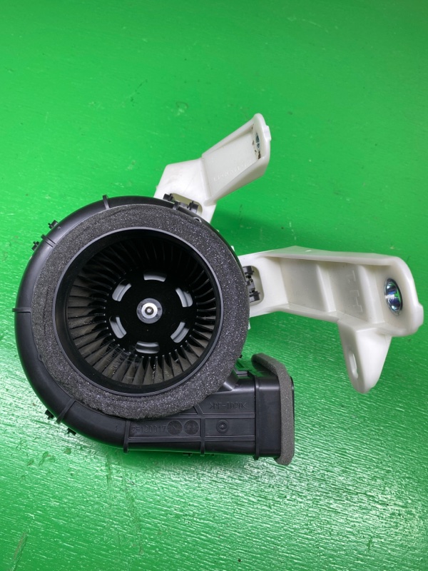 Мотор охлаждения батареи Toyota Yaris MXPH10 M15A-FXE 2020 ПРОБЕГ 40.000 КМ !!!