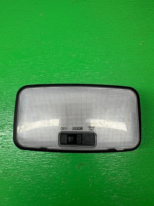 Светильник салона Toyota Yaris MXPH10 M15A-FXE 2020 ПРОБЕГ 40.000 КМ !!!