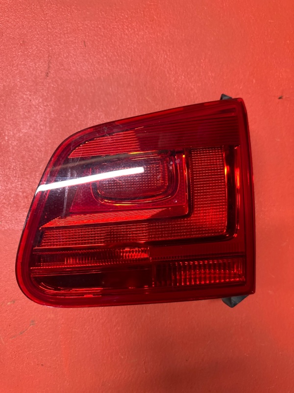 Стоп-вставка Volkswagen Tiguan 5NCCZ CCZ 2012 Пробег 117 000 км правая