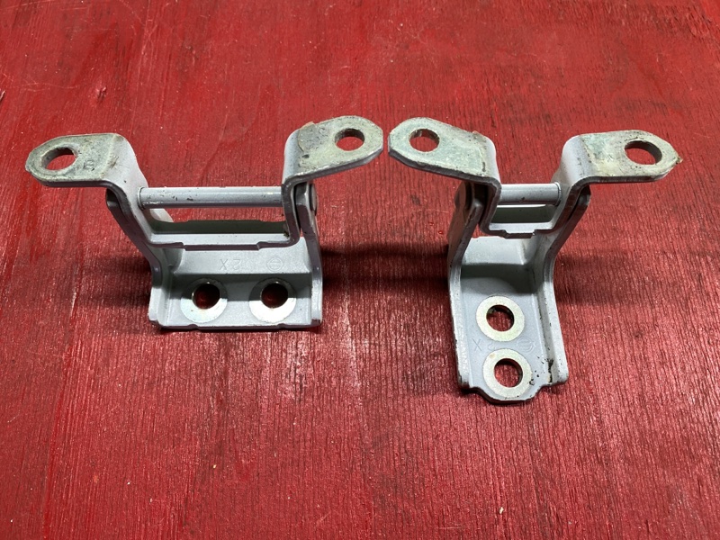 Петли двери Nissan Aura FSNE13 HR12-EM47-MM48 2022 ПРОБЕГ 8000КМ !!! передние левые