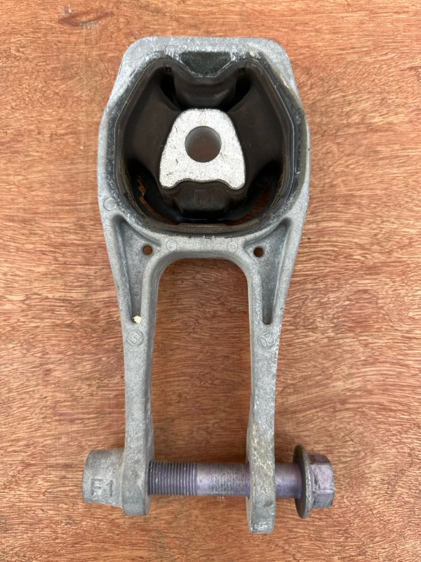 Подушка акпп Toyota Yaris MXPH10 M15A-FXE 2020 ПРОБЕГ 40.000 КМ !!!
